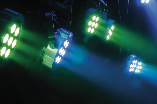 Compact Par 7 Q4 7x 4 W RGBW LED PAR schwarz